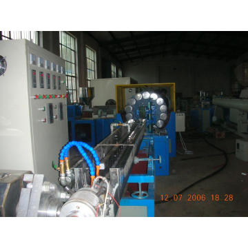 Ligne renforcée d&#39;extrusion de tuyau de tuyau de fibre de PVC (5-50MM)